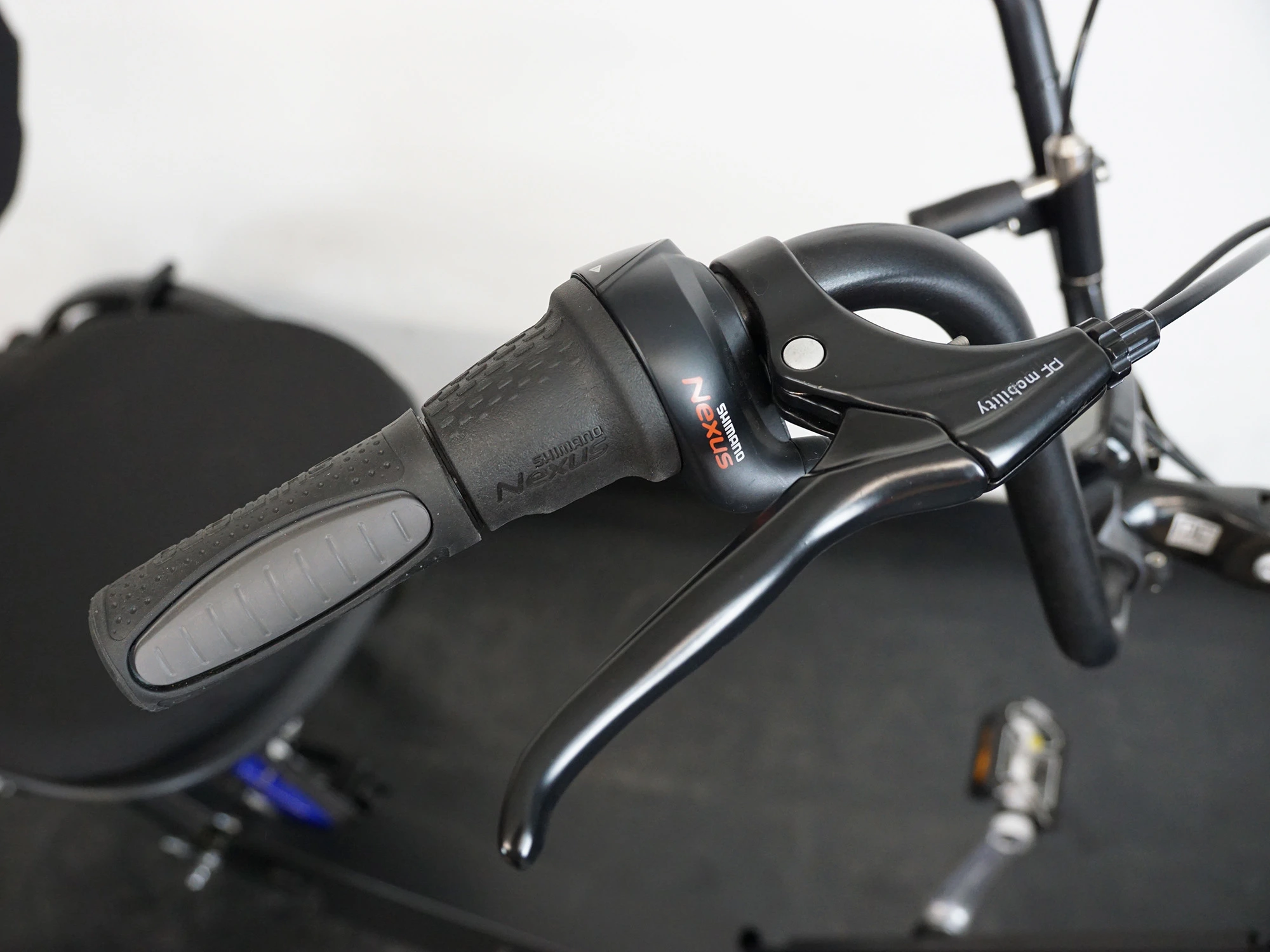 Schaltung und Bremshebel am Lenker