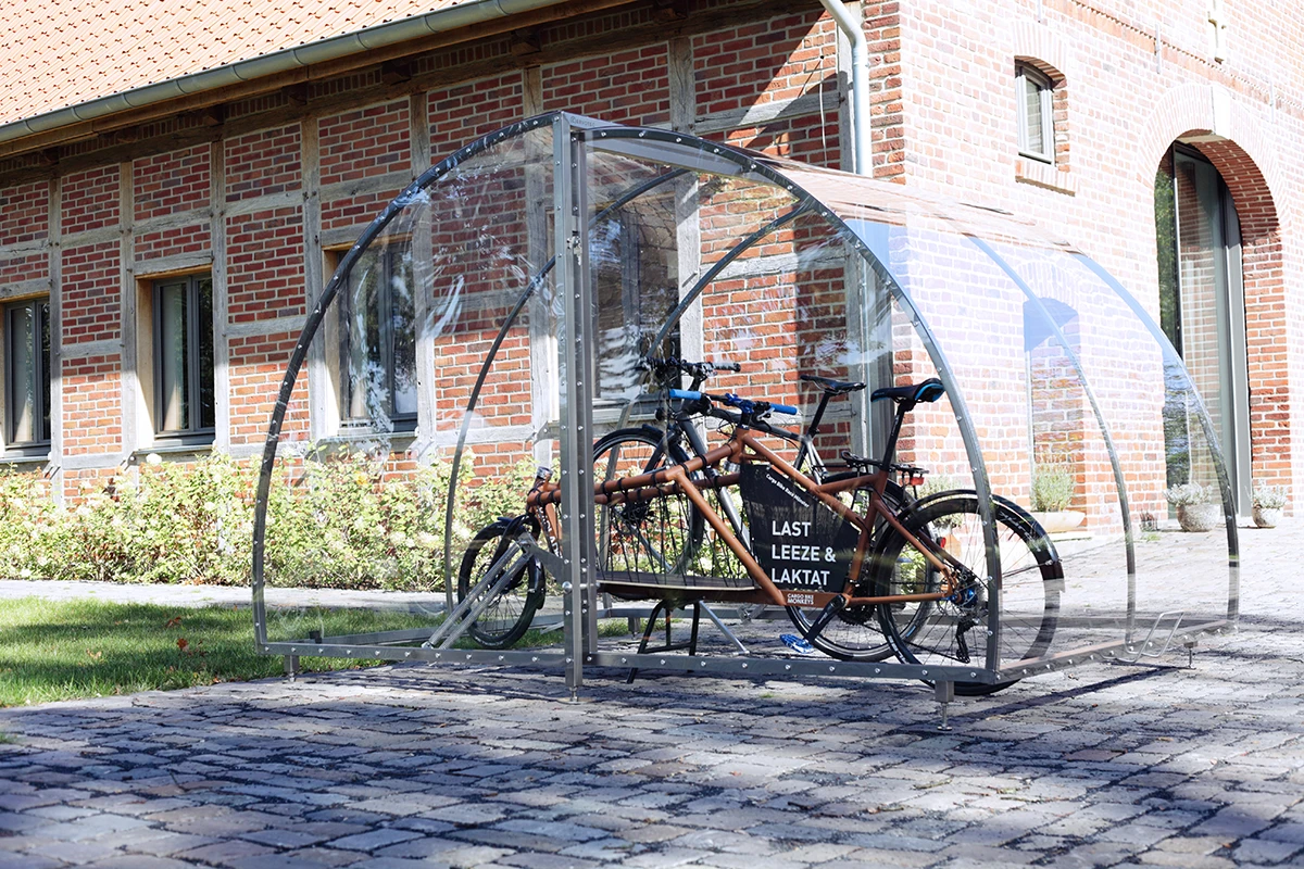 Cervotec geschützt unter einem geschützten Fahrradständer