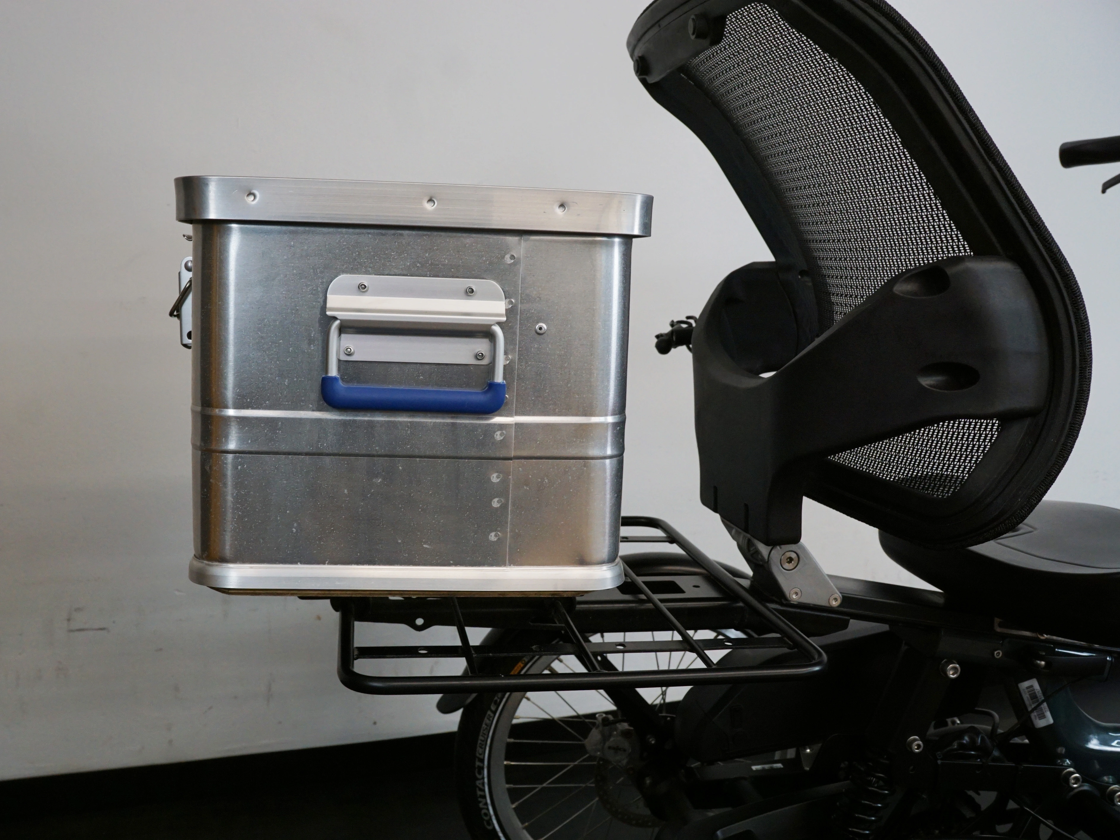 vanraam-easy-rider-alubox-auf-gepaecktraeger-dreirad