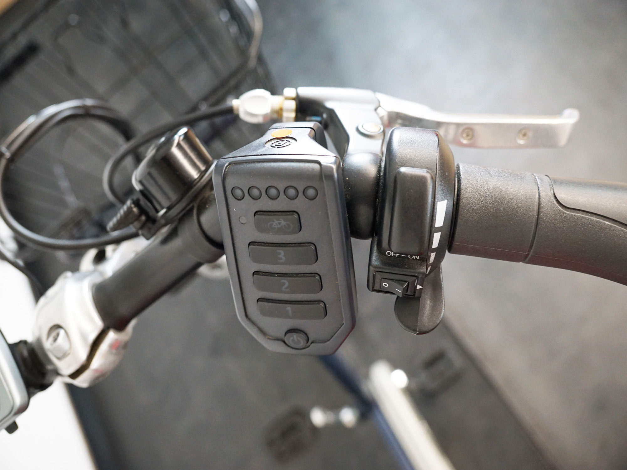 Bedienelement für Motor am Lenker