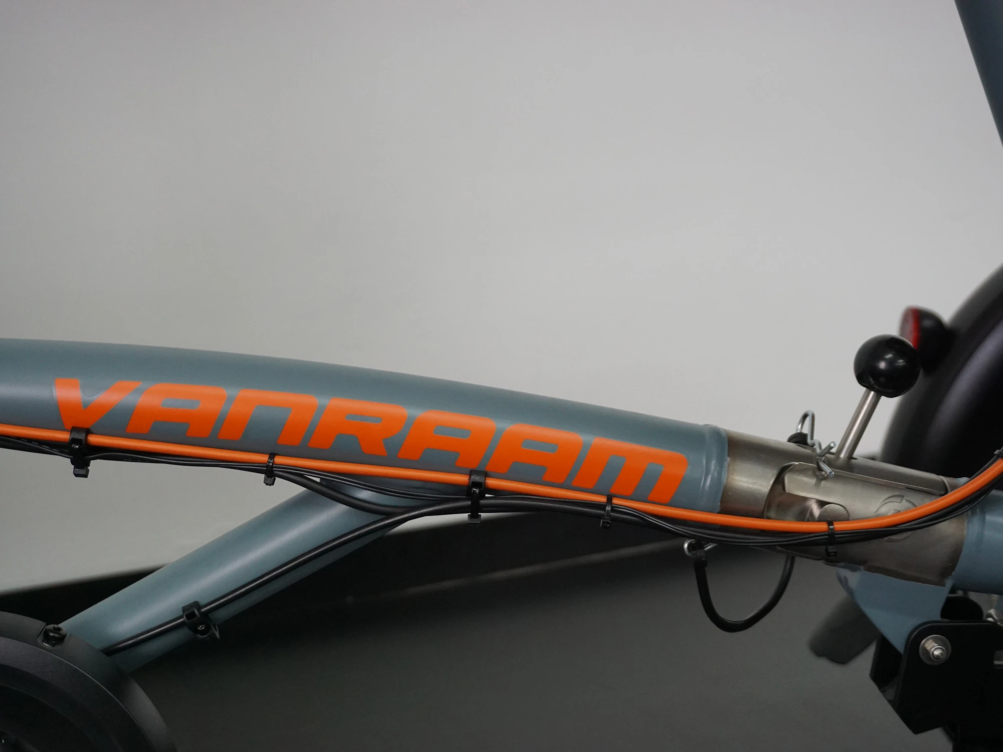 teilbarer Rahmen mit Logo auf dem Rahmen