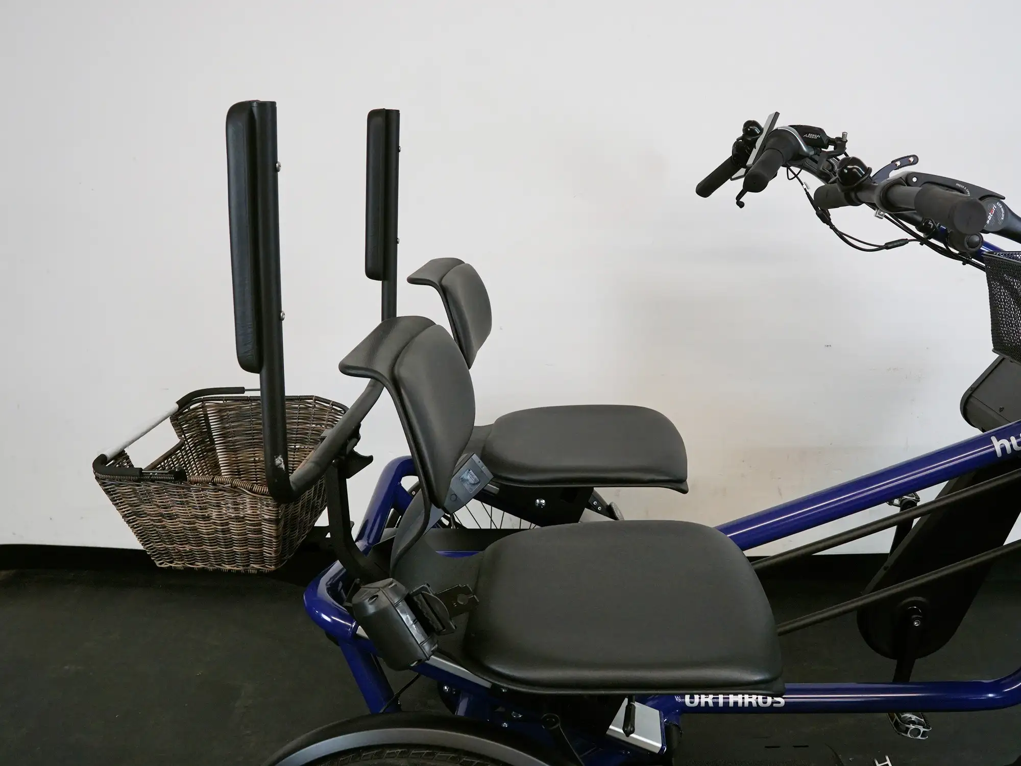 Beifahrersitz mit hochgeklappten Armlehnen