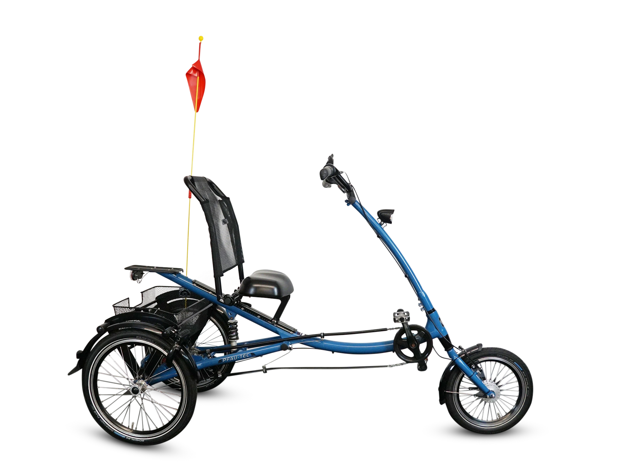 blaues Dreirad auf weißem Hintergrund