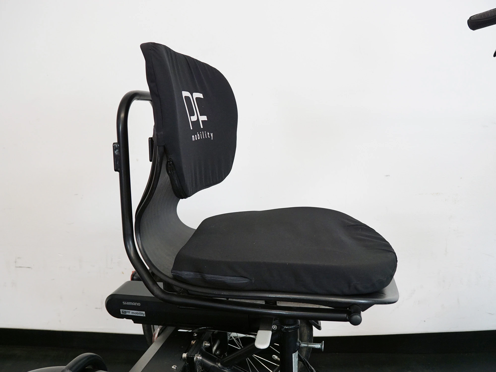 breiter Sitz mit Lehne